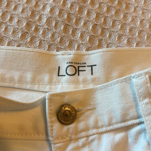 ANN Taylor Loft‎ White Denim Jean Shorts - Picture 4 of 10